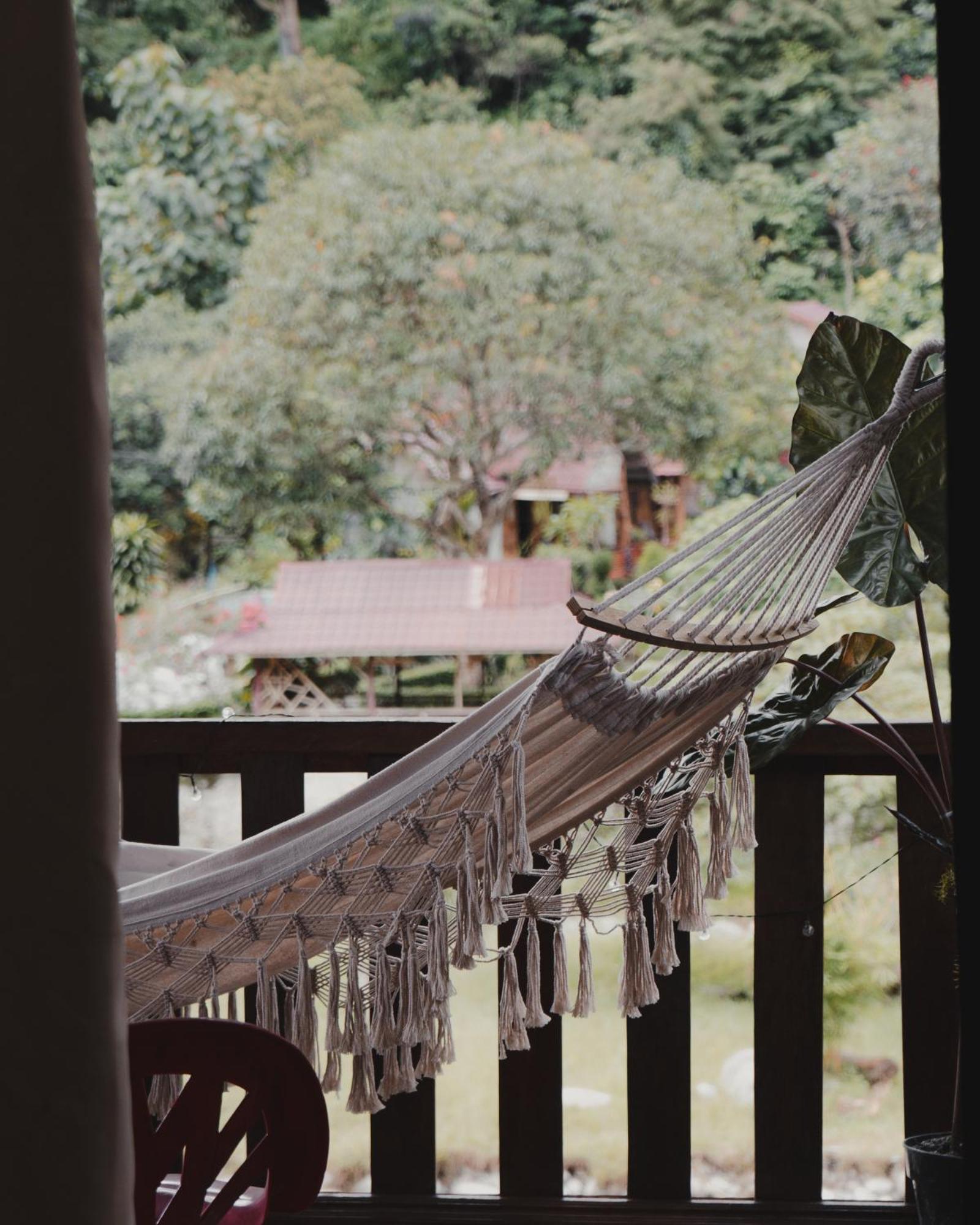 Charlys Little House Hotel Bukit Lawang Exterior photo